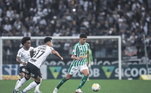 No futebol, o volante tem passagem pelo Santos e pelo Fluminense; na última temporada, estava no Juventude, de Caxias do Sul