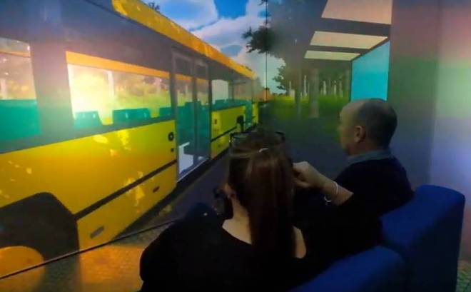 Com o apoio do terapeuta, a crianÃ§a recebe exercÃ­cios de respiraÃ§Ã£o e relaxamento
no ambiente virtual controlÃ¡vel e protegido para ajudÃ¡-lo a lidar com as
situaÃ§Ãµes. O tratamento Ã© observado pelos pais atravÃ©s de um link de vÃ­deo que
permite assistir as tÃ©cnicas usadas para auxiliar seus filhosLeia tambÃ©m:Â ConheÃ§a os detalhes do carro elÃ©trico mais barato da Tesla