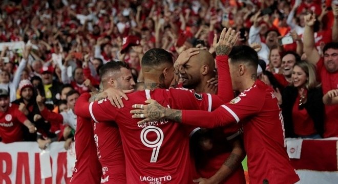 O Internacional faz campanha irrepreensível na Libertadores. Se supera