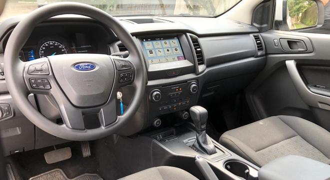 vem com sete airbags (frontais, laterais, de cortina e de joelho para o motorista), vidros eltricos com fechamento a um toque para o motorista
