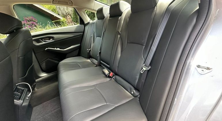 Interior com generoso espaço interno no Accord Advanced Hybrid