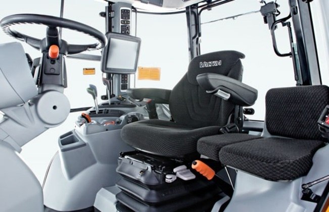 Interior da cabine do trator A4hitech-vs3 da Valtra. Divulgação / Valtra