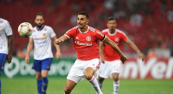 Internacional - Thiago Galhardo: O meia marcou o último gol do Internacional na goleada contra o São José, por 4 a 1, pelo Gauchão. O tento foi marcado de pênalti