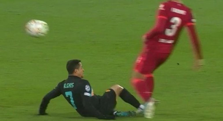 O momento da estupidez de Alexis Sánchez