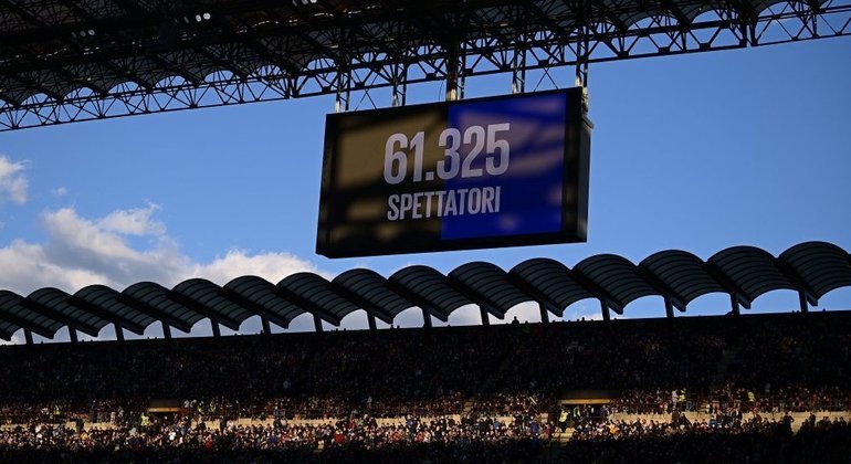 Público espetacular na vitória da Inter sobre o Verona