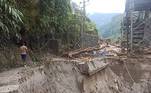Alguns residentes afetados pelas enchentes em Sikkim, no nordeste da Índia, receberam suprimentos de socorro na última sexta-feira (6), enquanto o trabalho de recuperação continua. O Exército indiano disse que está planejando evacuar cerca de 1.500 turistas retidos usando helicópteros à medida que o clima na região melhorar*Sob supervisão de Lucas Ferreira