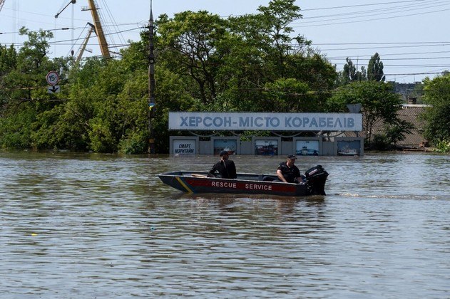 Inundação Ucrânia Barragem resgate 