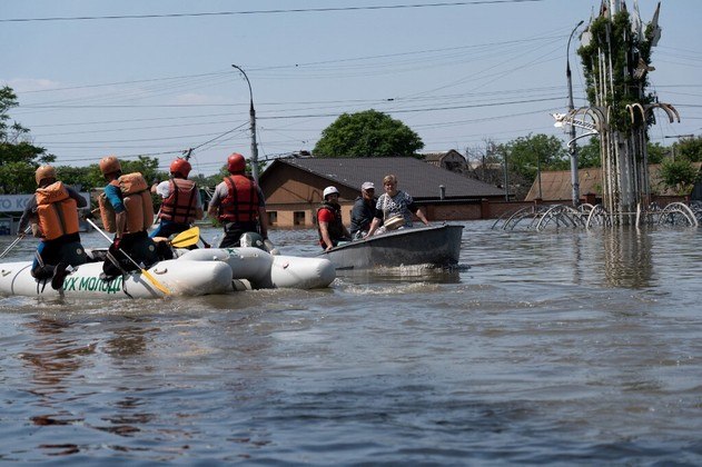 Inundação Ucrânia Barragem resgate 