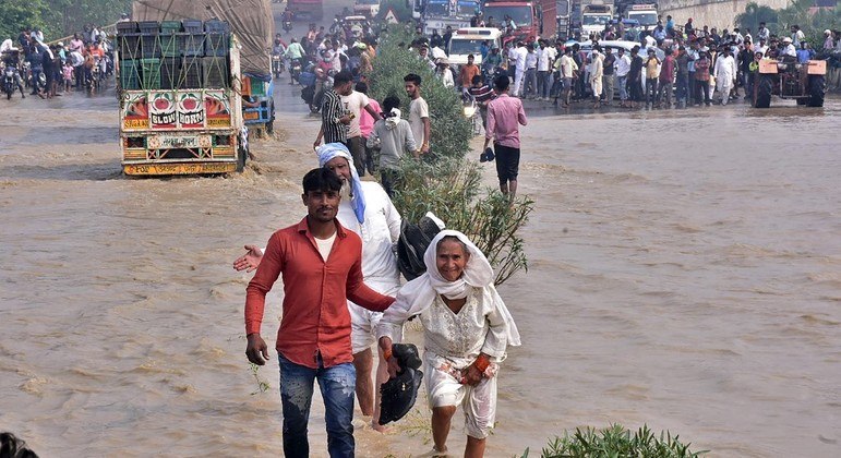 India e Nepal registram juntos mais de 100 vítimas fatais após chuvas intensas