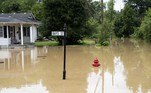 Pelo menos 16 pessoas morreram nas 'piores' inundações na história do Kentucky, um número que pode aumentar, pois a chuva não dá trégua nesta sexta-feira (29) no estado rural do centro dos Estados Unidos