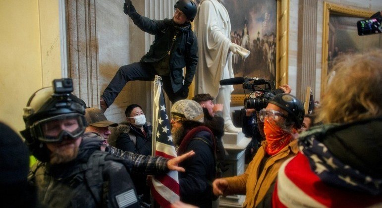 Apoiadores de Trump invadiram a sede do Congresso norte-americano em 6 de janeiro
