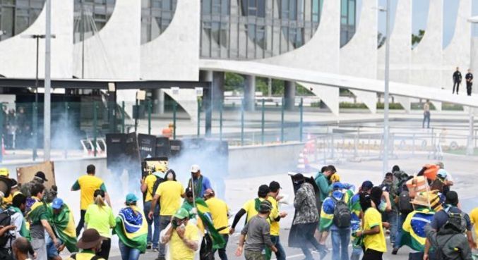 Manifestantes invadem o Congresso Nacional