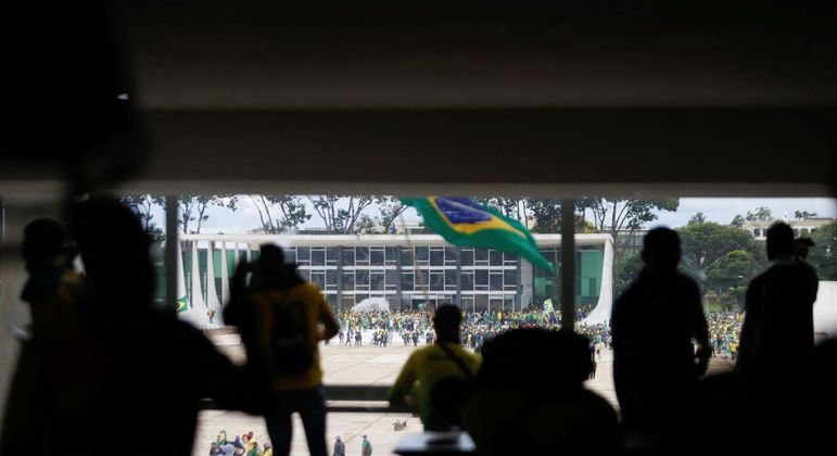 Atos contra as sedes dos Poderes aconteceram em Brasília no domingo (8)