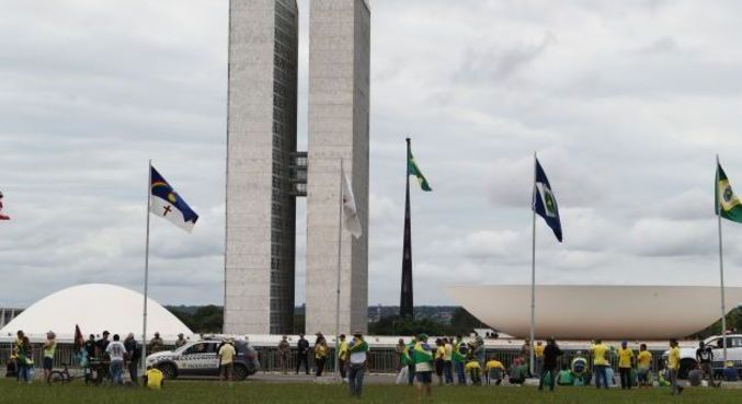 Manifestantes na Esplanada dos Ministérios, em Brasília