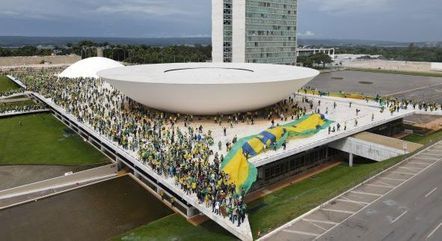 Manifestantes durante invasão ao Congresso