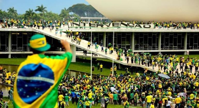 Manifestantes extremistas durante invasão ao Congresso Nacional, em Brasília, no último dia 8
