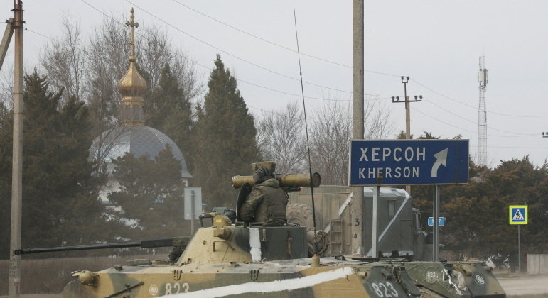 Ucrânia pede a soldados russos que larguem as armas em troca de anistia e pagamento
