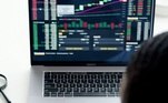 Investimento, juros, investidor, dinheiro, bolsa de valores, renda fixa, cdb, fundos, poupança