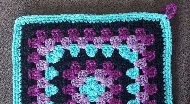 Invista em descansos de panela de crochê colorido