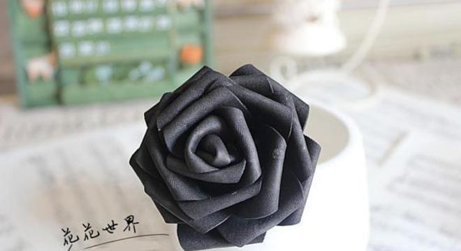Invista em flores de EVA em tom preto