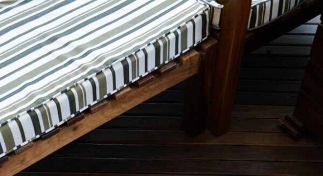 Invista na compra de um tapete de crochê com flores