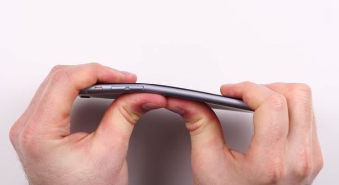 Iphone 6 Plus também recebeu criticas por ter um carcaça pouco resistente