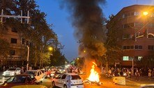 Repressão a protestos no Irã deixou pelo menos 92 mortos, afirma ONG 