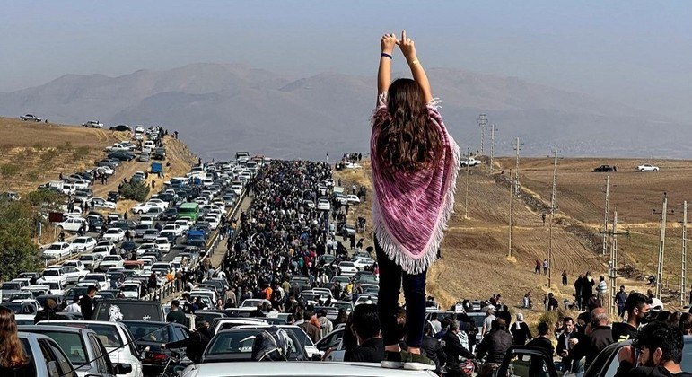Manifestantes iniciaram protestos em setembro, após a morte de Mahsa Amini