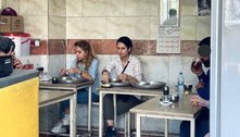 Iraniana é presa por comer em restaurante sem véu 