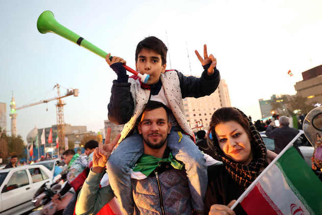 Iranianos comemoram em seu país.