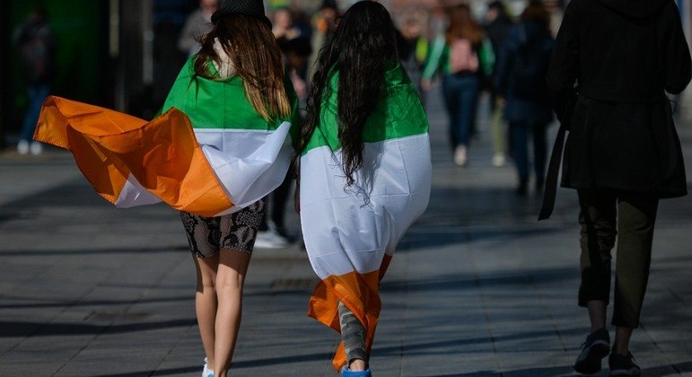 Irlanda tem população de 4,9 milhões de pessoas