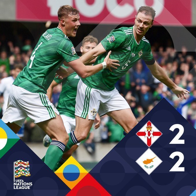 Ballard e Jonny Evans, da Irlanda do Norte