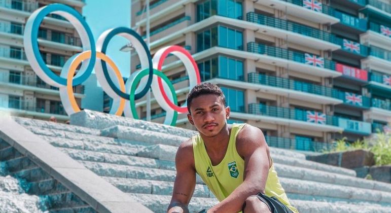 Isaac Souza, atleta de saltos ornamentais, participou do Mundial de Esportes Aquáticos de Fukuoka, no Japão, e conquistou uma vaga para o Brasil. 'Eu não consigo explicar o tamanho da minha felicidade. Vou para mais uma Olimpíada representar meu país, e isso é inexplicável', disse o carioca, que disputará a Olimpíada pela segunda vez na carreira
