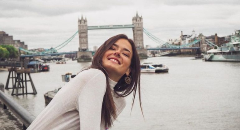 Isabel nasceu em Madrid, mas se mudou para Londres em 2019