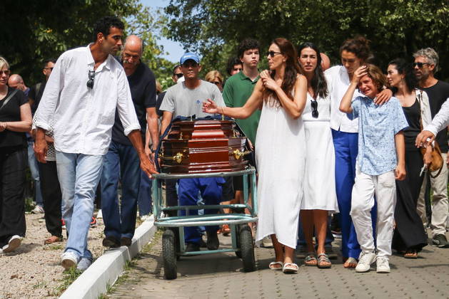 A cerimônia aconteceu no Crematório e Cemitério do Caju, na zona norte do Rio de Janeiro. O corpo da ex-atleta foi cremado às 14h (de Brasília)