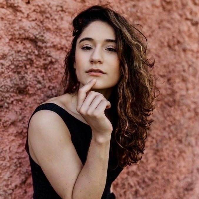 Isabela Arruda estreia na TV na quinta temporada da série "Reis"