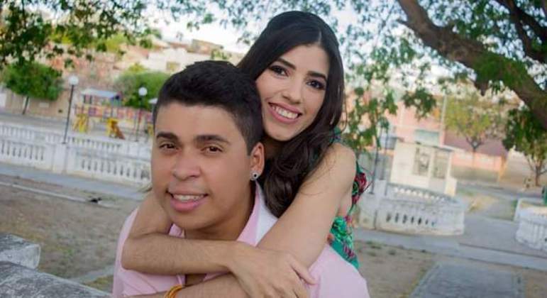 Isabele e Rennan se conheceram em 2014, por um grupo de WhatsApp 