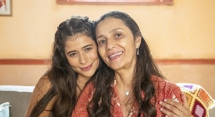 Isadora Cruz e Cyria Coentro em participação especial na novela "Mar do Sertão"