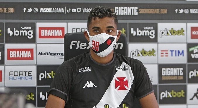 Isaque foi apresentado no Vasco para a temporada 2022
