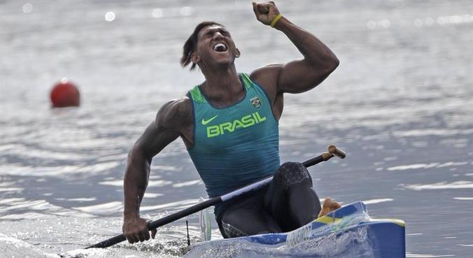 Isaquias surpreendeu gente que nem conhecia a canoagem na Rio 2016