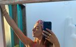 A atriz Isis Valverde também aderiu à tendência no verão deste ano e apareceu toda glamurosa ao tirar uma clássica selfie no espelho