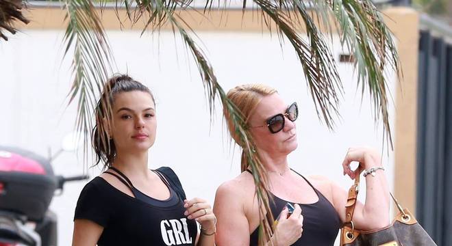 isis valverde barrigao academia