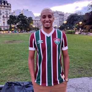 Ismael Lima, torcedor do Fluminense, feliz por estar na Argentina