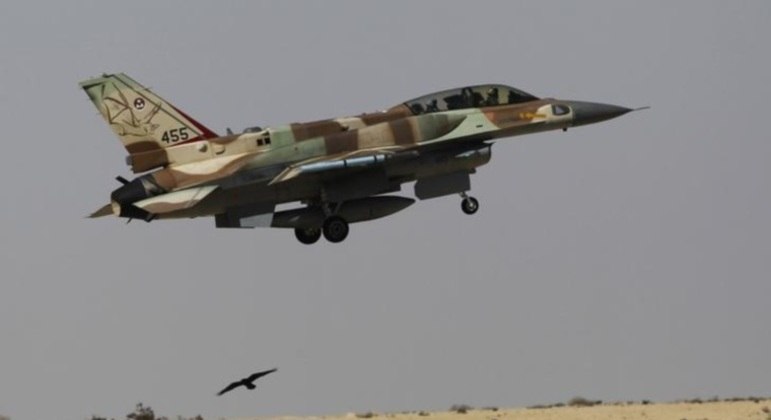 Ca&ccedil;as F-16, fabricados nos EUA, est&atilde;o no radar da Ucr&acirc;nia para encarar a R&uacute;ssia