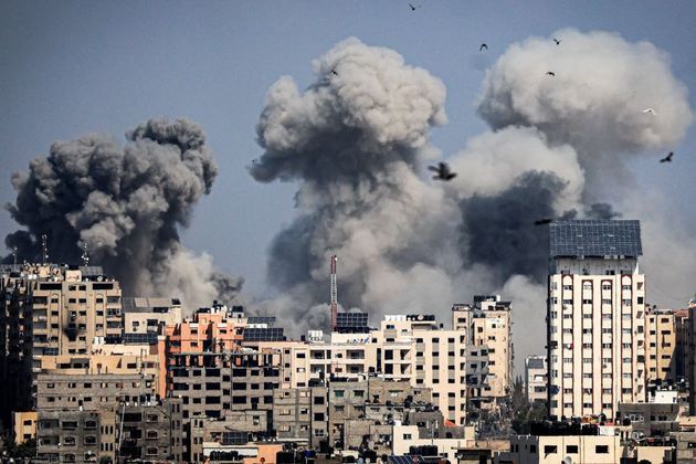 Explosões na Faixa de Gaza, nesta quinta (12), resultado da contraofensiva de Israel aos ataques promovidos pelo Hamas