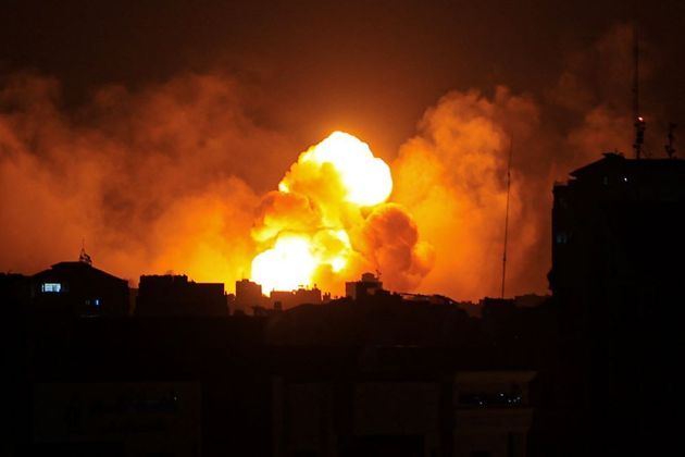 Explosões tomam conta da Faixa de Gaza com o revide de Israel na noite (horário local) deste domingo (8) na área controlada pelos terroristas do Hamas. Israel contra-ataca após invasões de seu território promovidas pelos milicianos