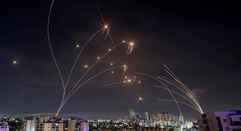 Sistema antimísseis de Israel intercepta foguetes lançados a partir da Faixa de Gaza