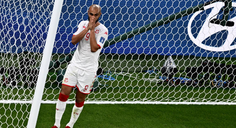  Issam Jebali lamenta chance perdida pela Tunísia contra a Dinamarca