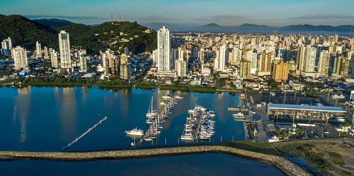 Preço médio da casa própria sobe pelo 32º mês consecutivo e m² construído  chega a R$ 8.262