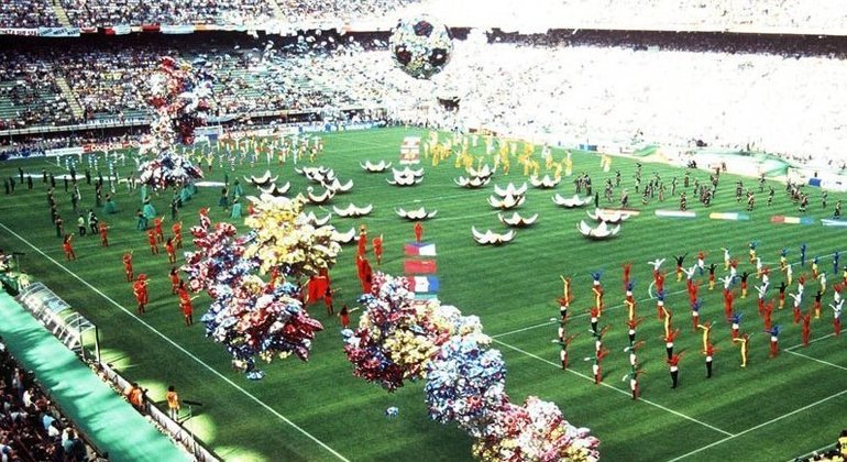 Itália/90, o Meazza, antes de Argentina 0 X 1 Camarões
